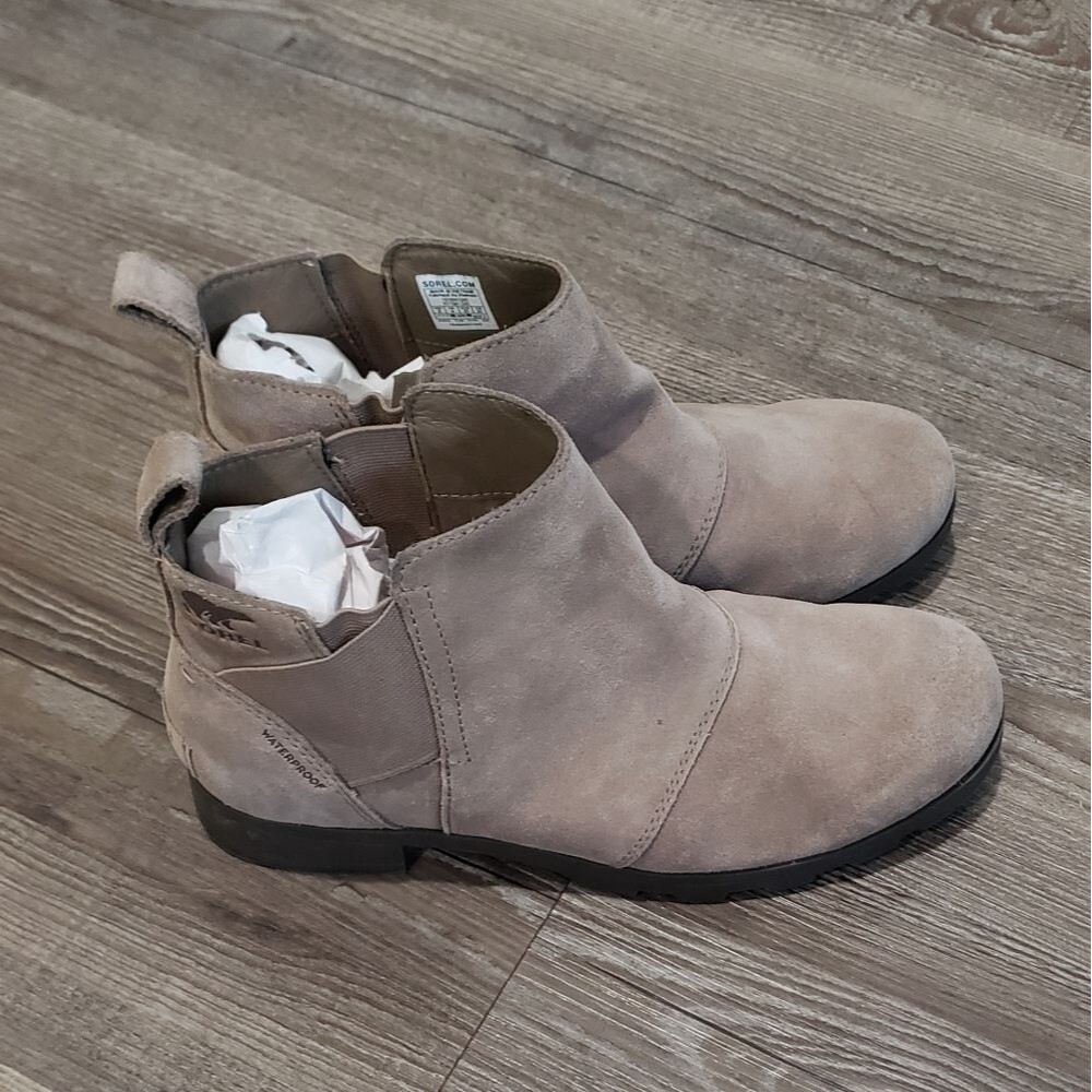 Sorel Emelie Chelsea tan waterproof suede boots women's size 5 NWNT